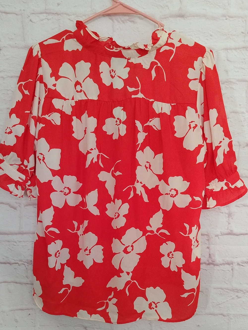 Ann Taylor Factory Red and Cream Floral V-Neck Puff Sleeve Blouse - Picture 7 of 8